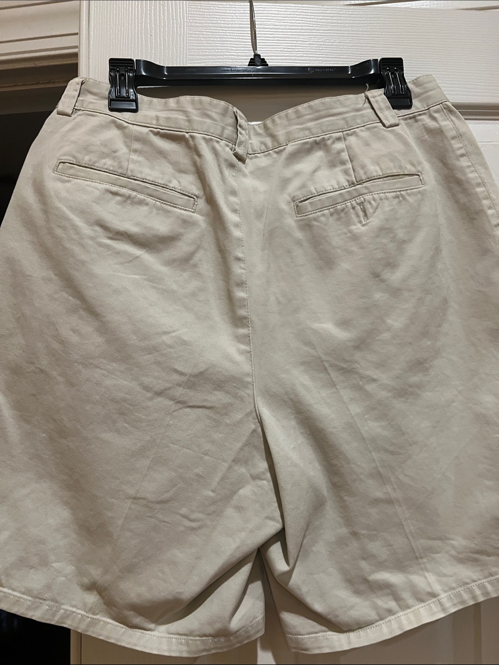 GAP Men's Flat Front Shorts in Light Khaki - Waist 33 - Picture 2 of 5